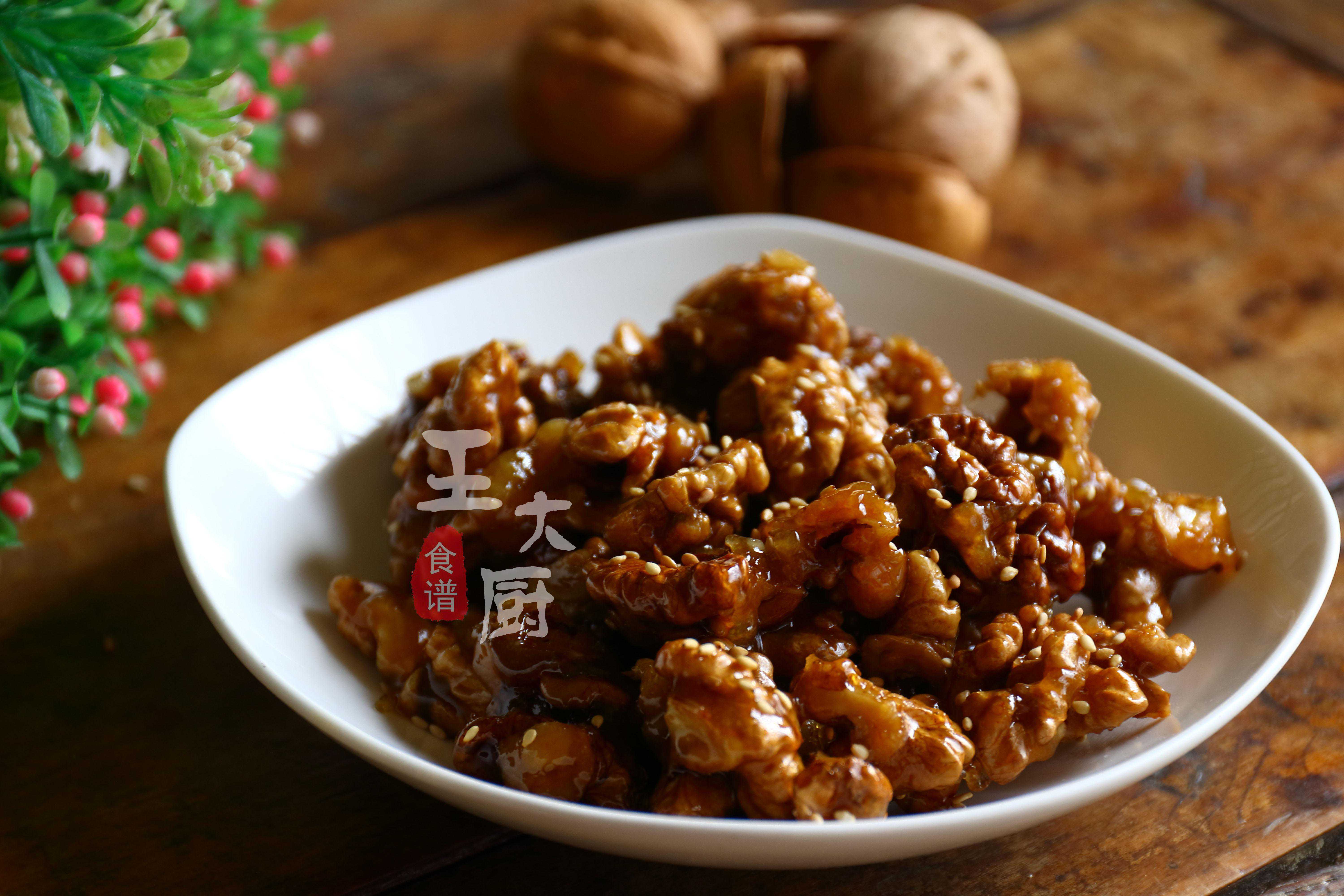 自制解馋小零食——琥珀核桃仁，酥脆香甜，晶莹透亮，健康好吃