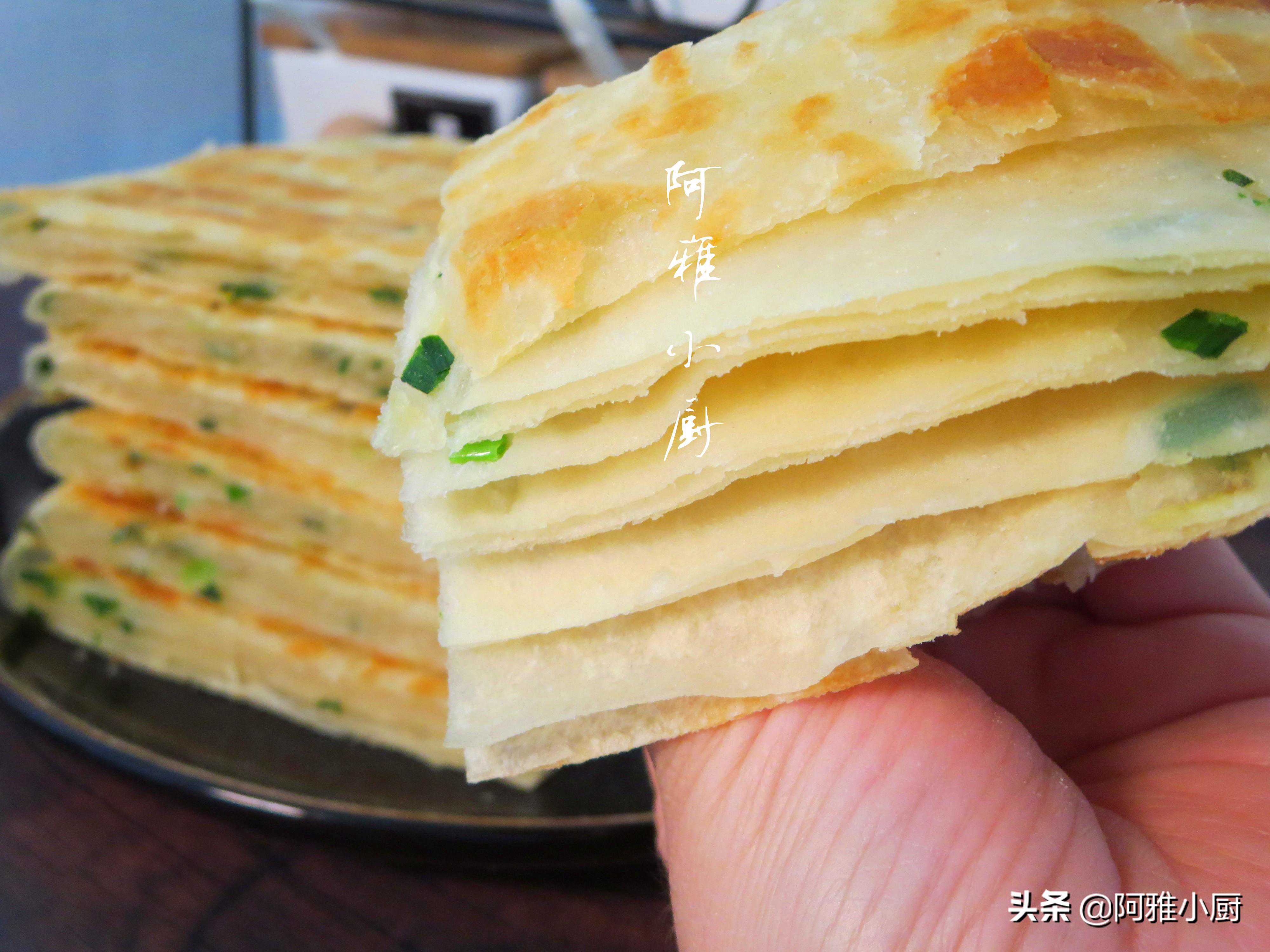 这才是烙饼最正确的方法，只要多加这两步，比买的饼还柔软层多