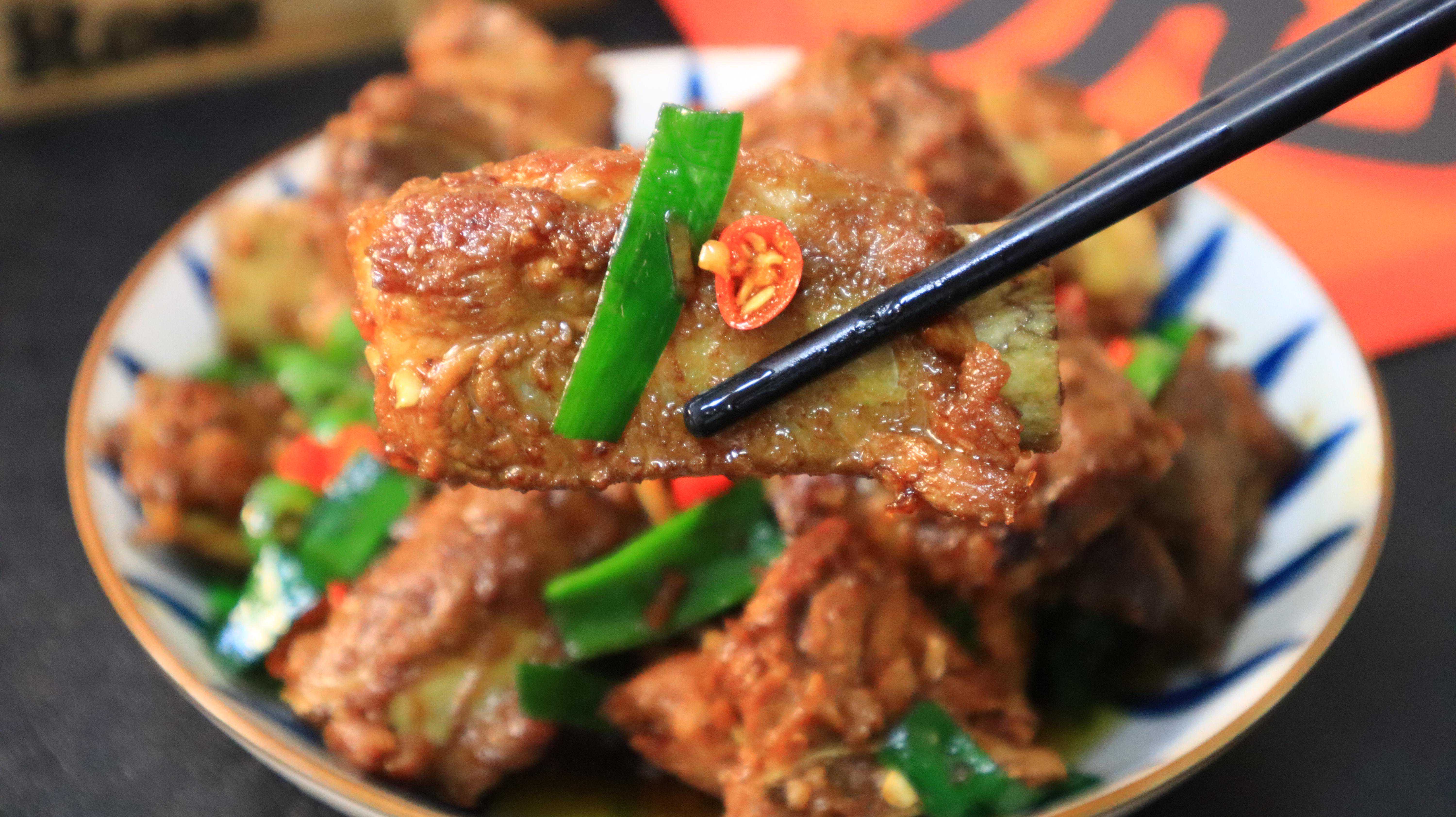 私藏多年的下饭菜“生炒排骨”，10分钟就能搞定，不用担心咬不动