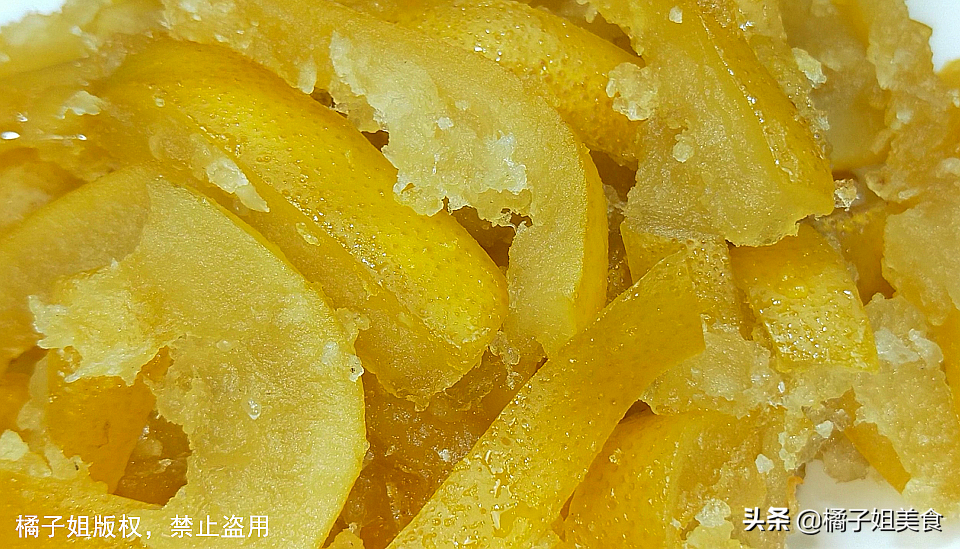 柚子皮千万不要扔，抓一抓泡一泡，入口香甜，吃一次就会上瘾