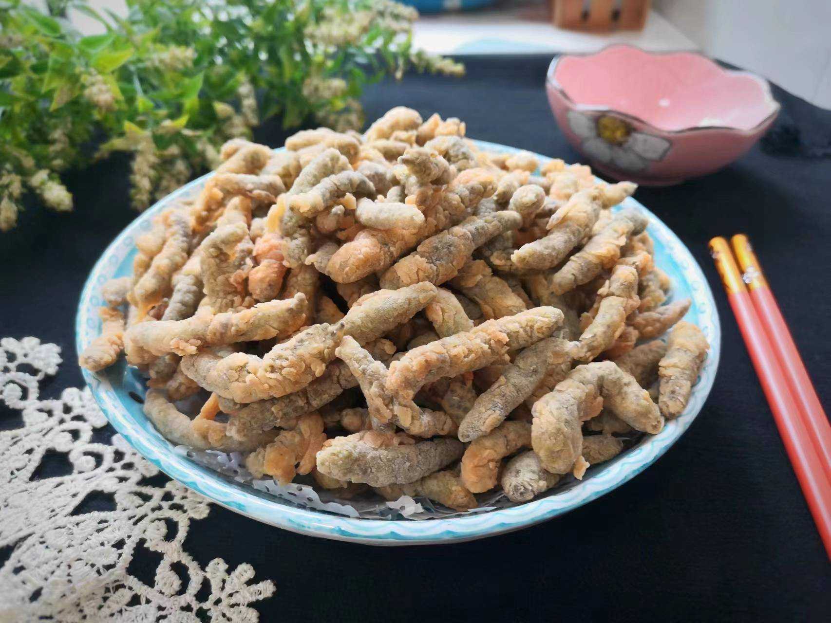 4月里，最该吃的不是香椿而是它，加点面粉和鸡蛋一炸，真鲜美