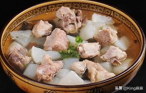 炖排骨时，记住“1泡3不放”的诀窍，肉香浓郁，不腥也不柴