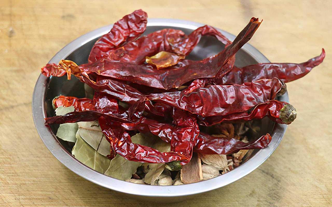 冬季降温，来点硬菜秘制卤肥肠，方法比例大公开，肥肠软烂无腥味