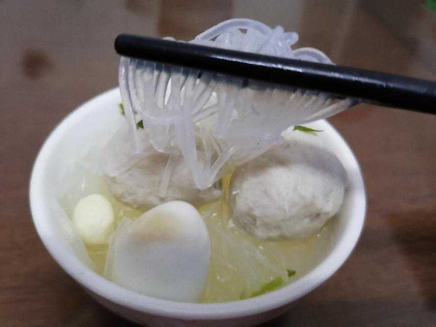 天气热，来一碗，消暑的潮汕猪肉丸煮鹌鹑蛋粉丝，简单又易做！