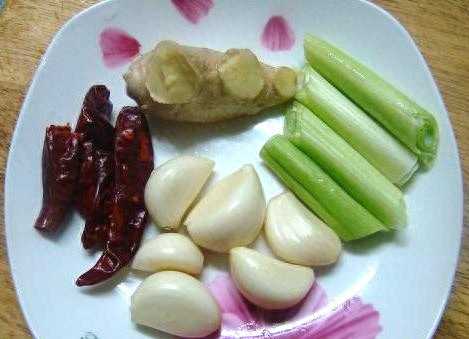 “鲁菜系列——家常红焖鸡”做法剖析，喜欢家常味的朋友们记得保存哦