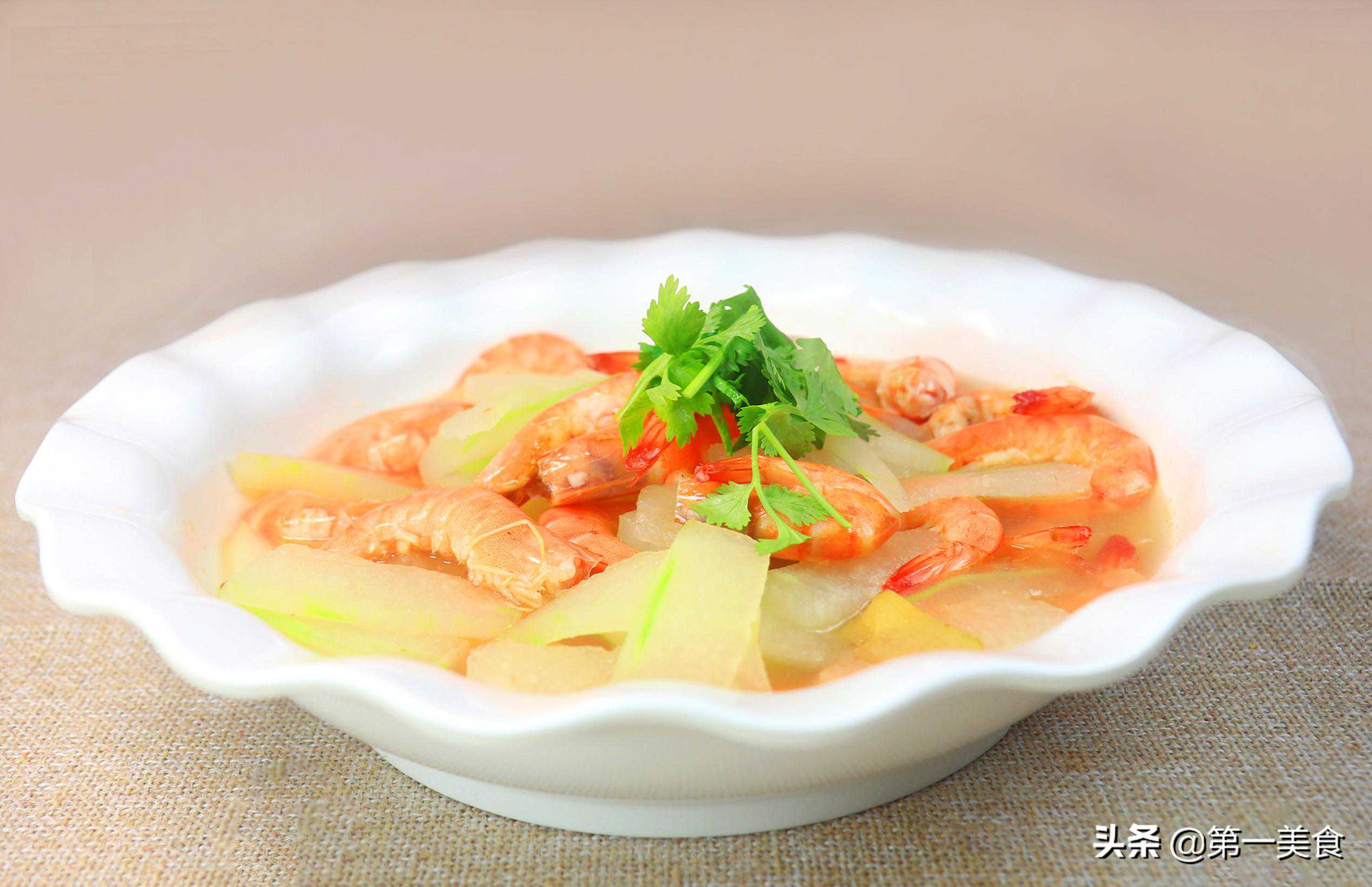 大厨做的鲜虾冬瓜汤，不放鸡精也不增鲜，少盐少油但却也营养美味