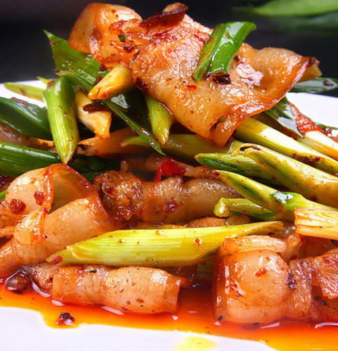 回锅肉这样炒，在家做的和饭店一样，咸香红亮，吃了一片想二片