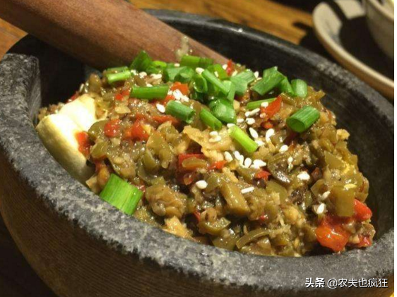 茄子要怎么做才省油又好吃？老农说擂椒茄子开胃又下饭