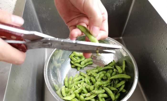 盐水毛豆的家常做法，翠绿又入味，味道超赞，看世界杯首选下酒菜