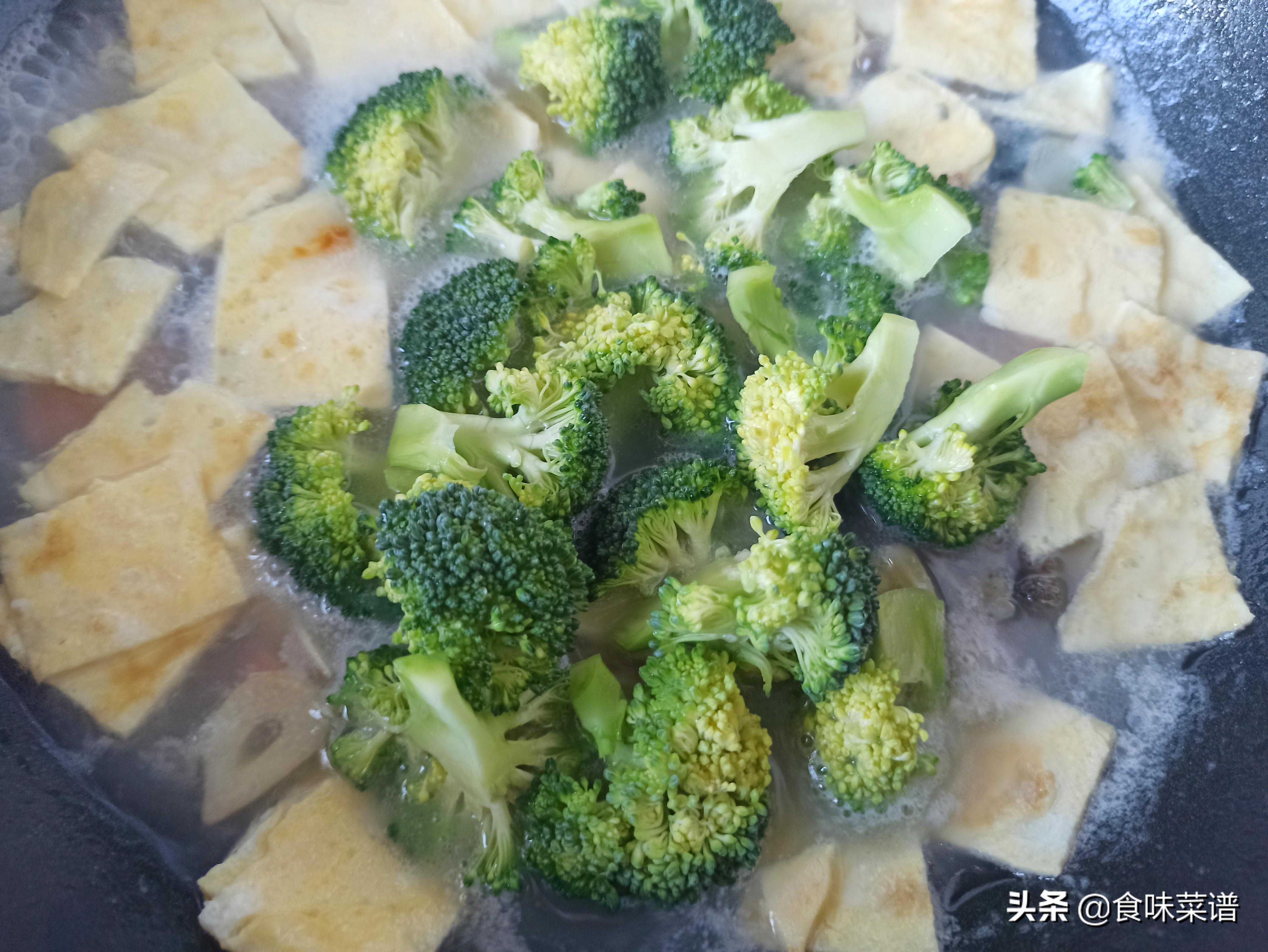 上汤西兰花的正宗做法，清淡可口，营养美味，想减肥瘦身的看过来
