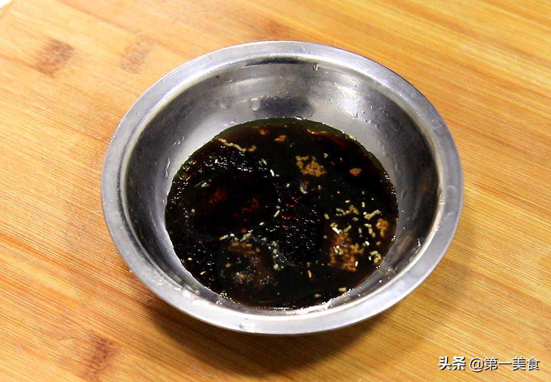 鸡蛋换一种吃法，大厨教你做虎皮鸡蛋，个个布满虎皮斑，咸香适口