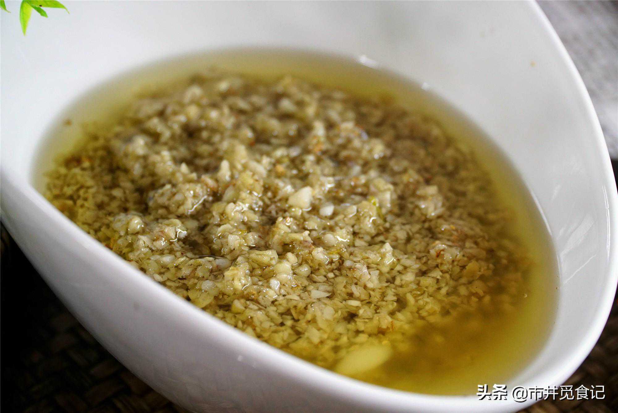 这种万能蘸料不学真亏了，吃白切鸡、饺子面条都是绝配，简单鲜香