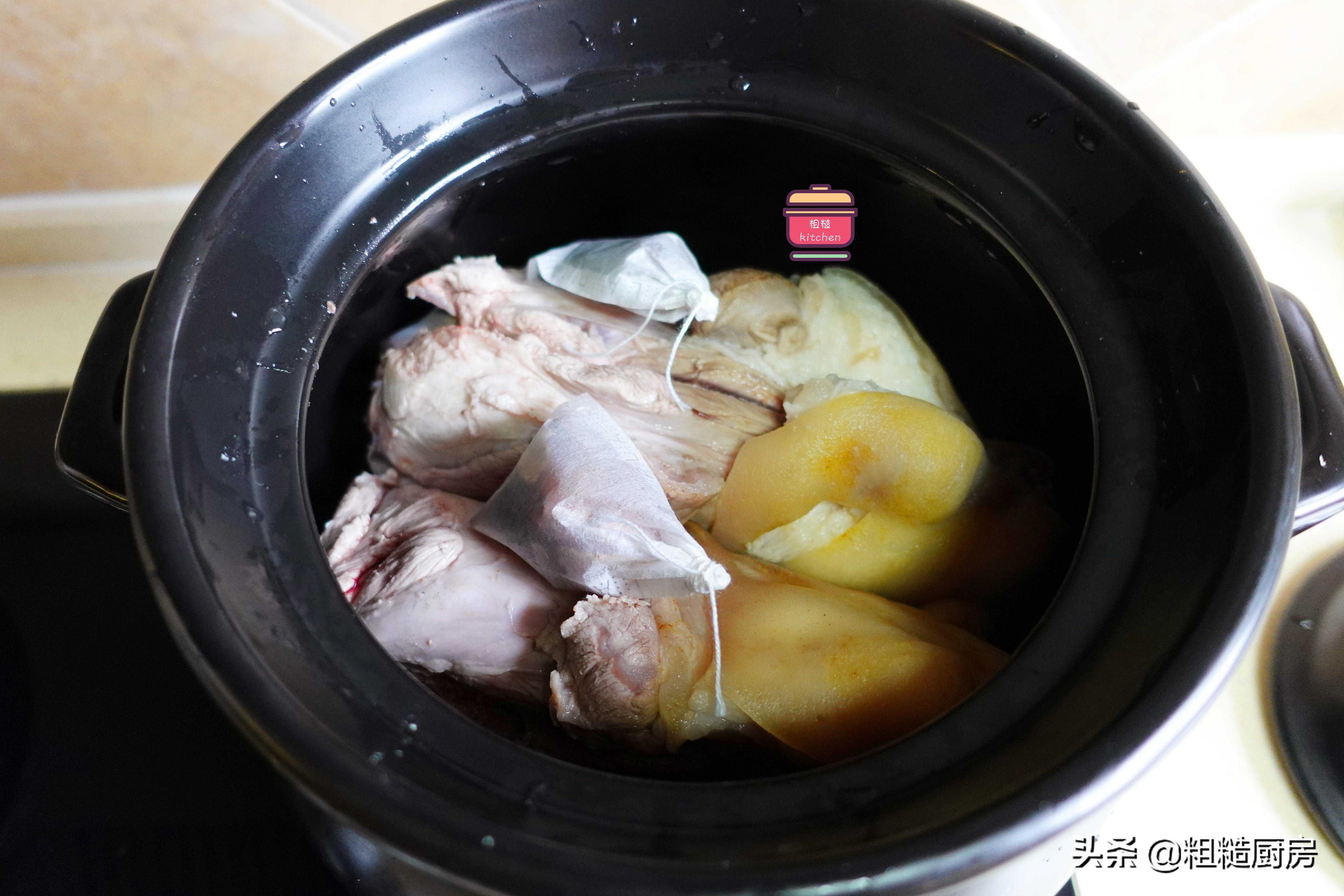猪肉便宜了，花70买两个大肘子，卤得又香又烂乎，家常做法太馋人