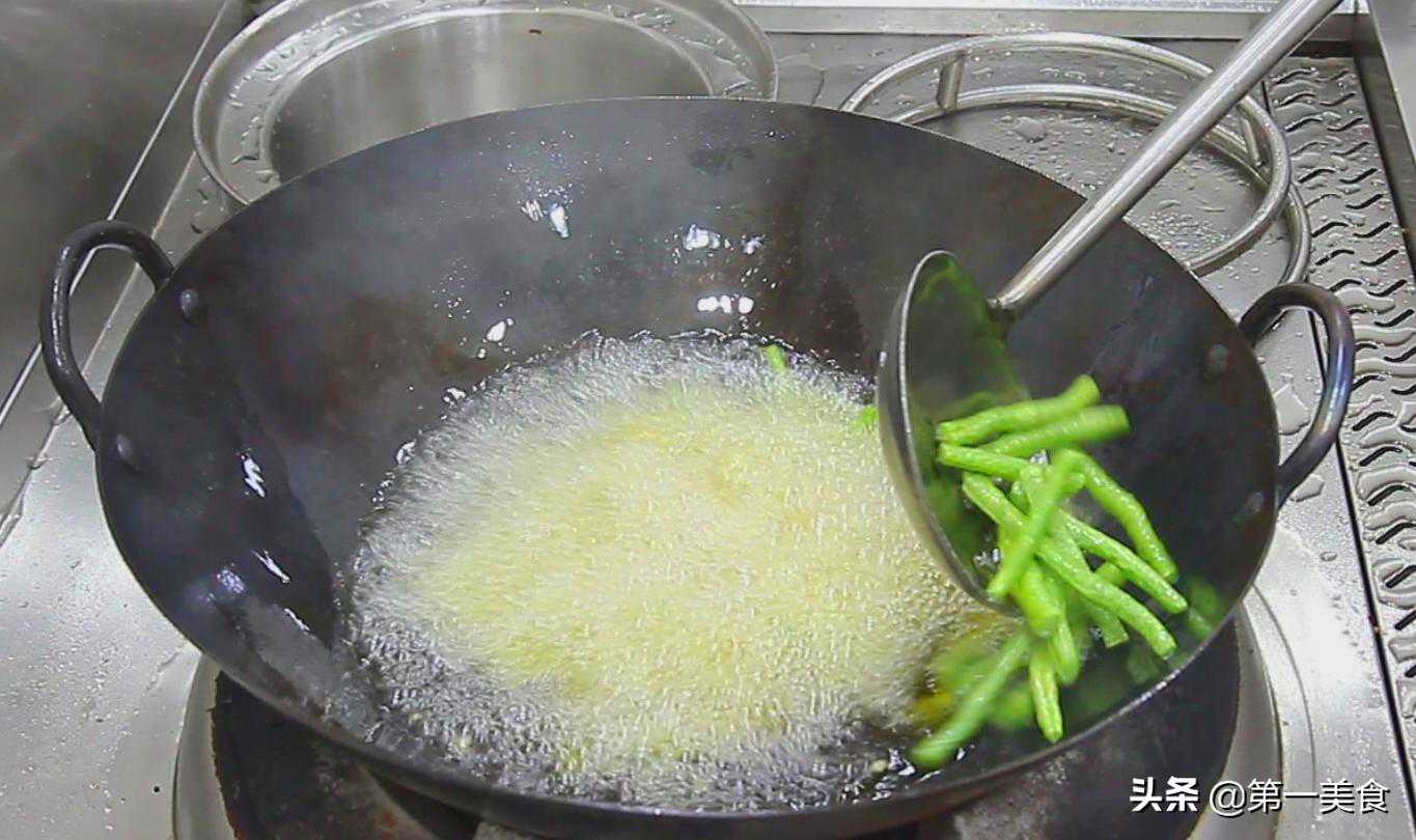 饭店大厨教你炒干煸四季豆，就一招，四季豆无毒不夹生，香辣入味