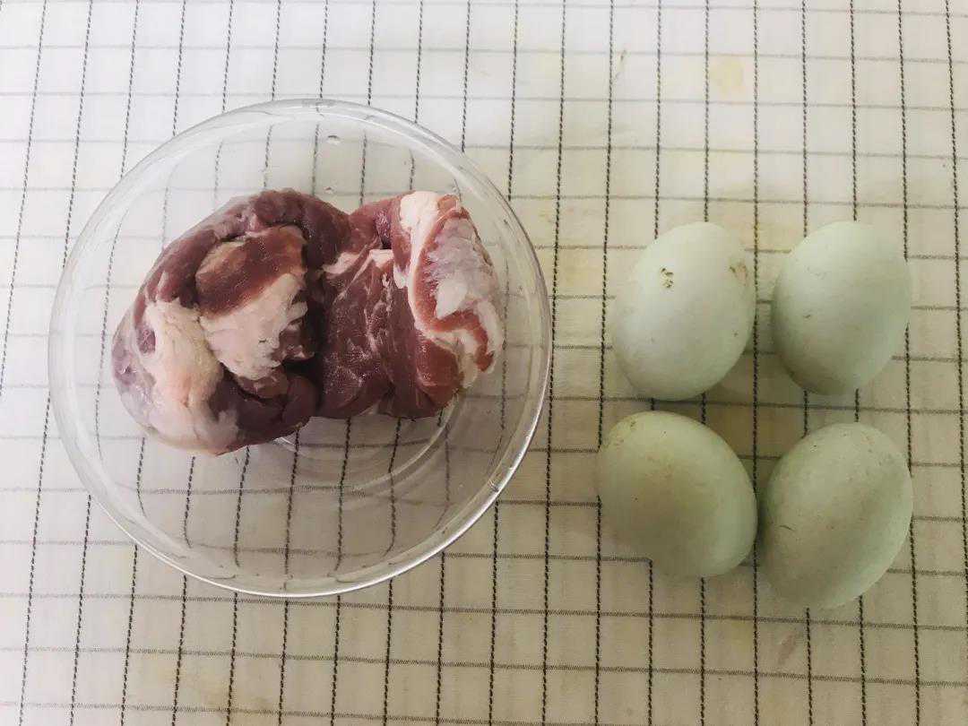 烧腊店都买不到的咸蛋黄叉烧，在家就能自己做，好吃又实惠