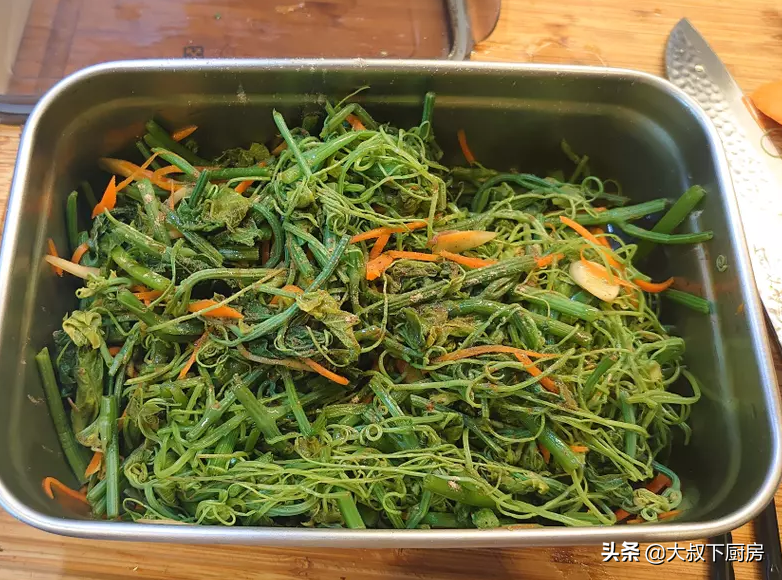 季节到了！大叔教你凉拌龙须菜，价格便宜，口感清爽，快来试试
