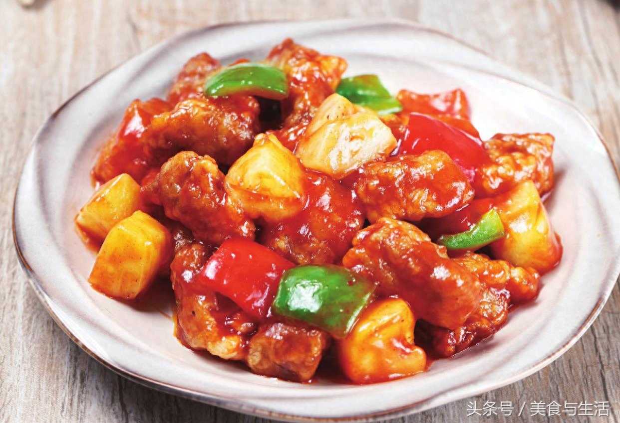 这是广东地区传统名菜，古老肉又叫咕噜肉，一上桌就被一抢而光