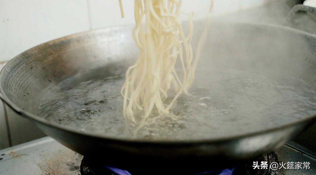 经典红烧肥肠面老师傅教你几个绝招，川味十足，吃了忘不了