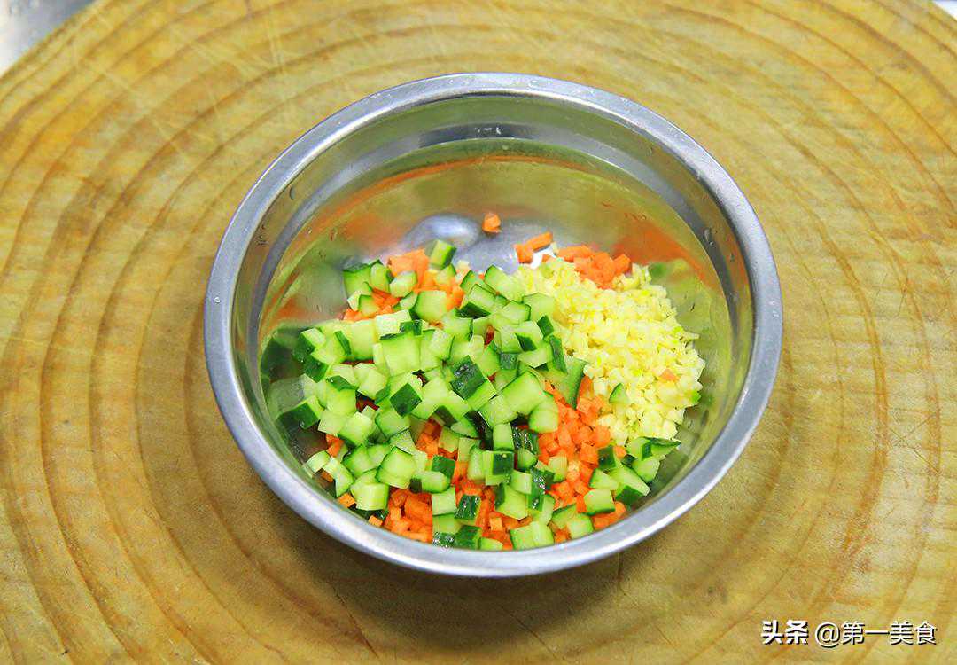 简单养生菜，两根山药，一把大蒜，一蒸一浇，清脆入味，清淡少油