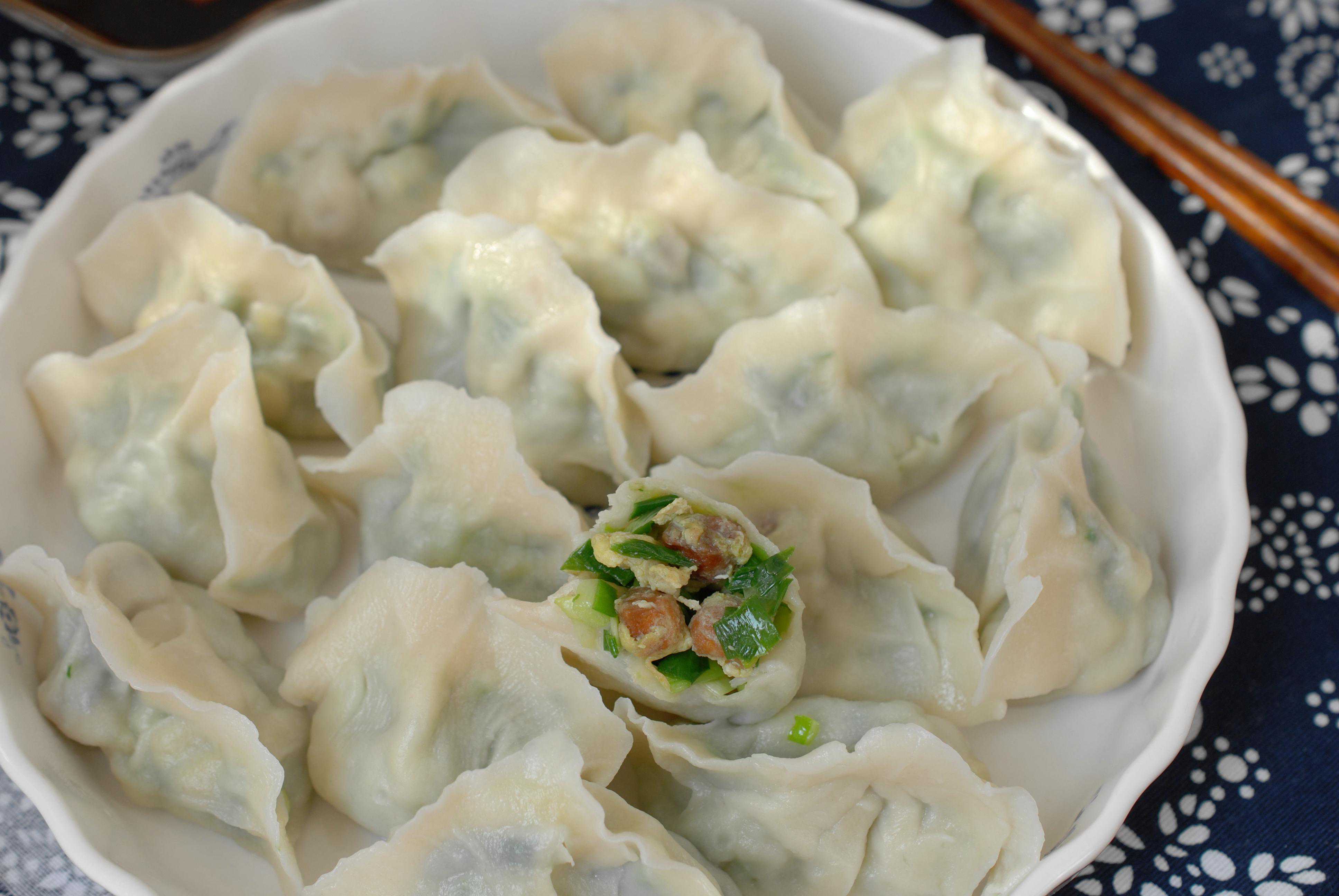 面丁饺子姥姥最拿手，鸡蛋和面丁搅一搅拌馅儿太香了，美味
