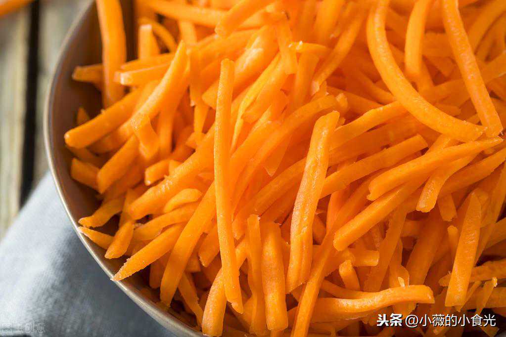 温补驱寒的羊肉羹，搭配胡萝卜浓香醇厚味道好