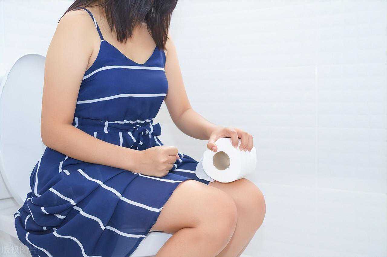 排尿很黄、异味很大？身体向你暗示的这5件事，可能与疾病有关