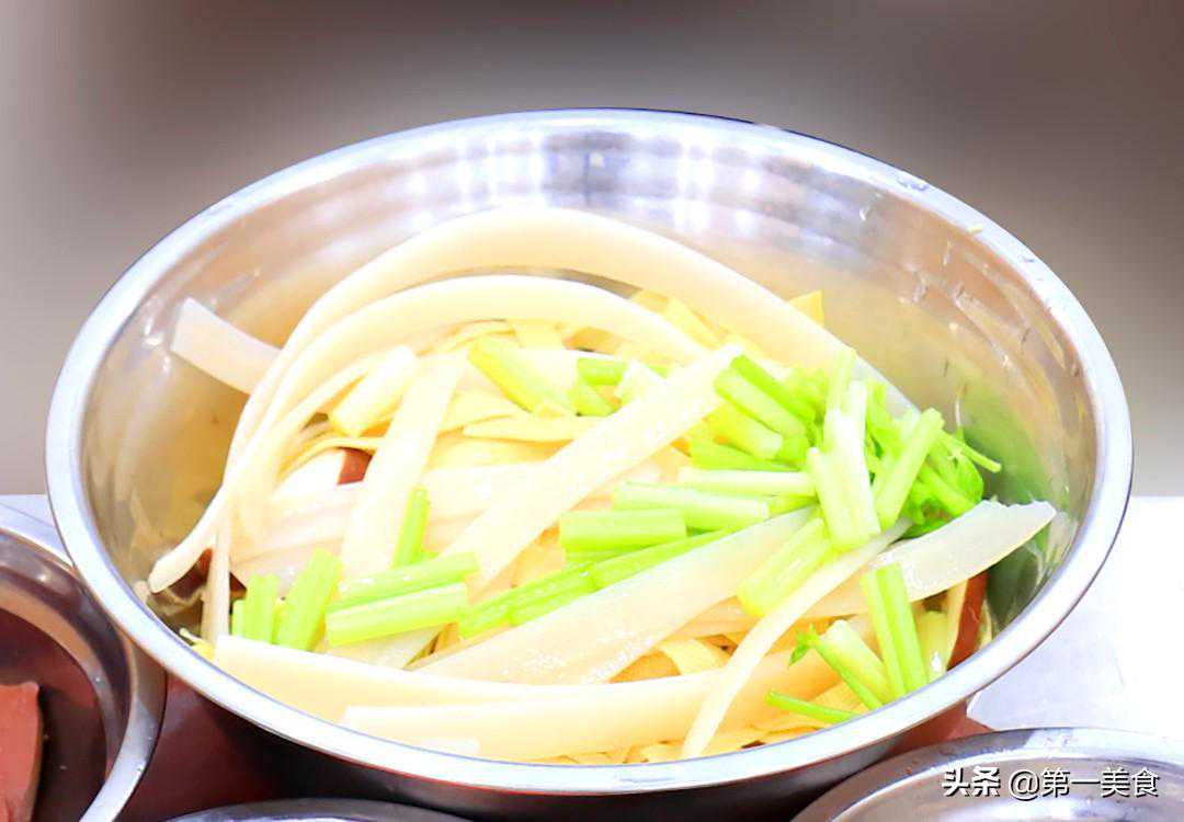 厨师长分享饭店毛血旺做法，零难度无技巧，香辣入味，学会在家做