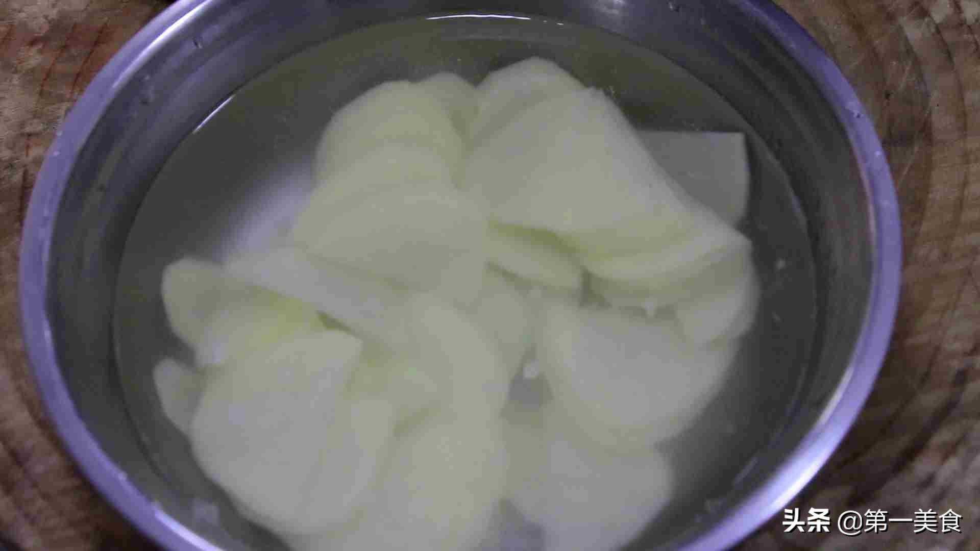 厨师长炒的土豆片为啥更入味，炒之前多做一步就够了，焦香解馋