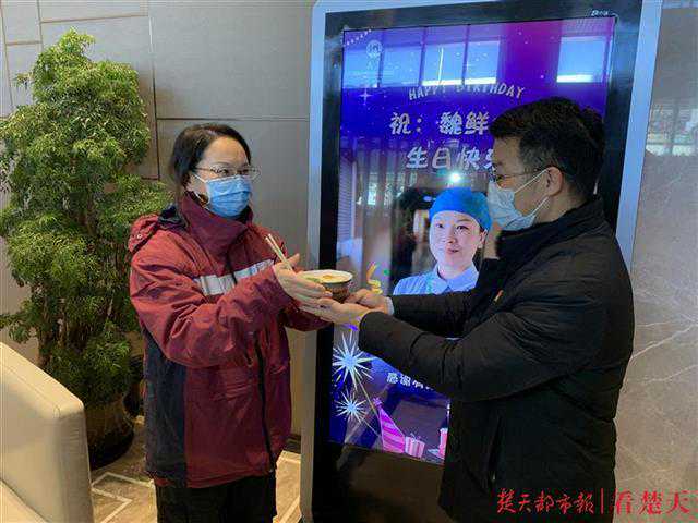 “您守护武汉，我们守护您！”浙江援鄂护师生日收到13朵“胡萝卜玫瑰”
