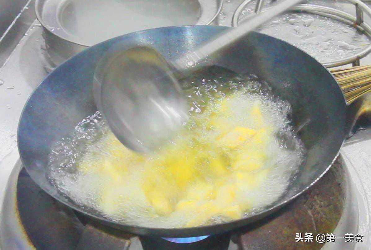 红薯最好吃的做法，厨师长分享拔丝红薯操作技巧，拔丝一次成功