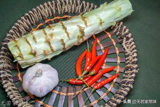 天热莴笋别再和肉一起炒了，简单一拌，清新爽脆，天天吃都不腻