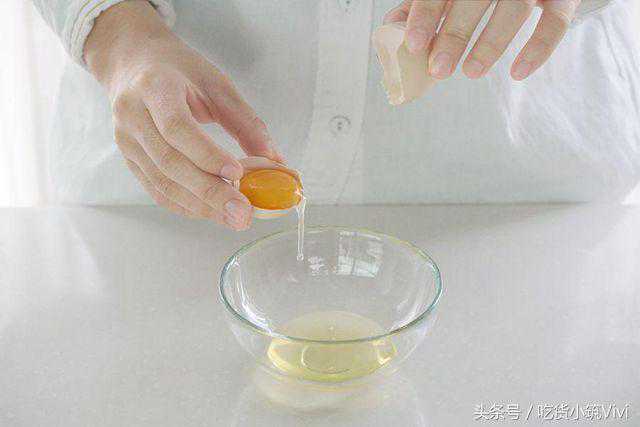 「烘焙技巧」蛋白蛋黄总是分离不好？掌握这些分蛋技巧，轻松搞定