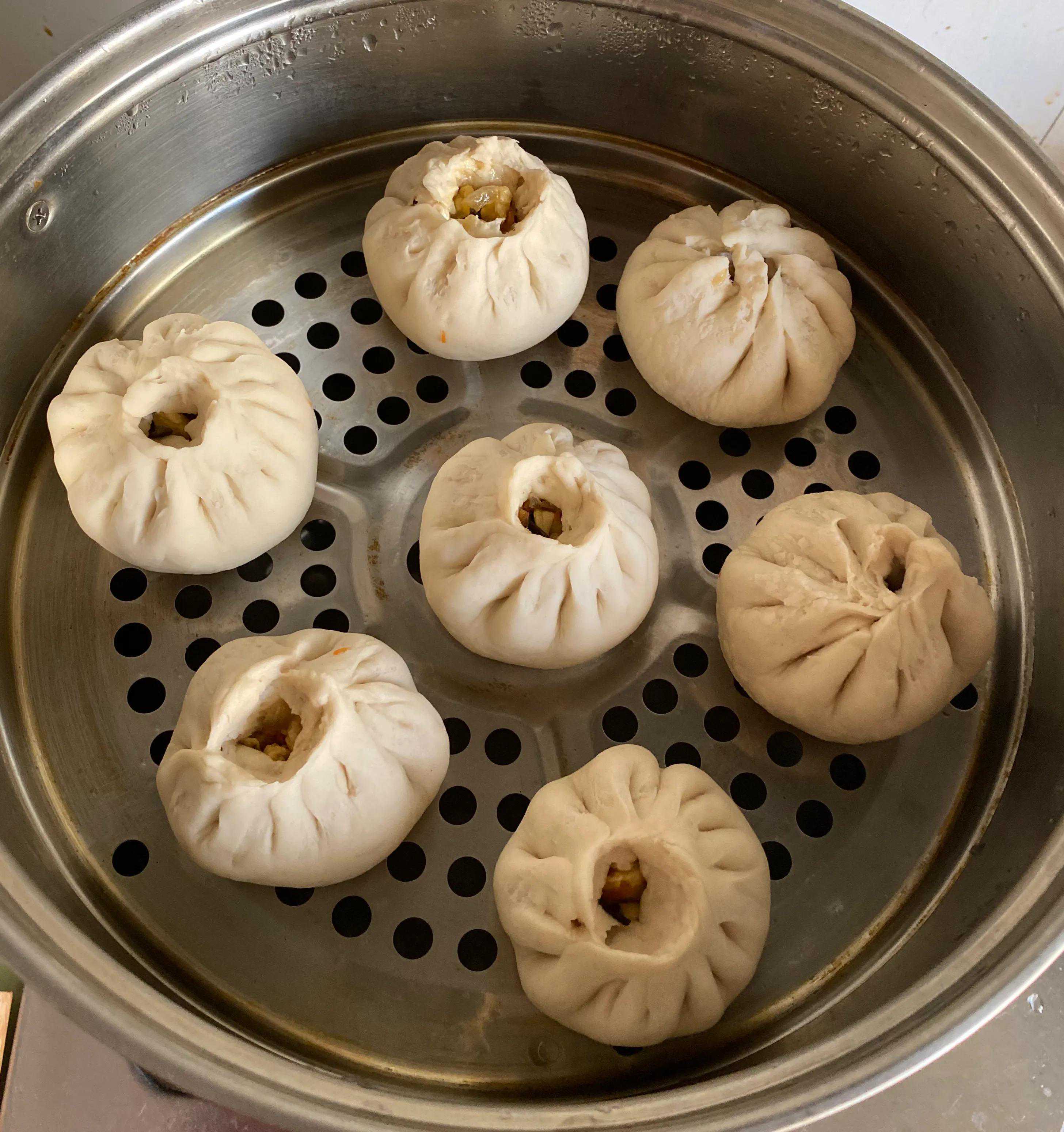 用这4样食材做成素包子，外皮煊软，内馅鲜香有营养，调馅是关键