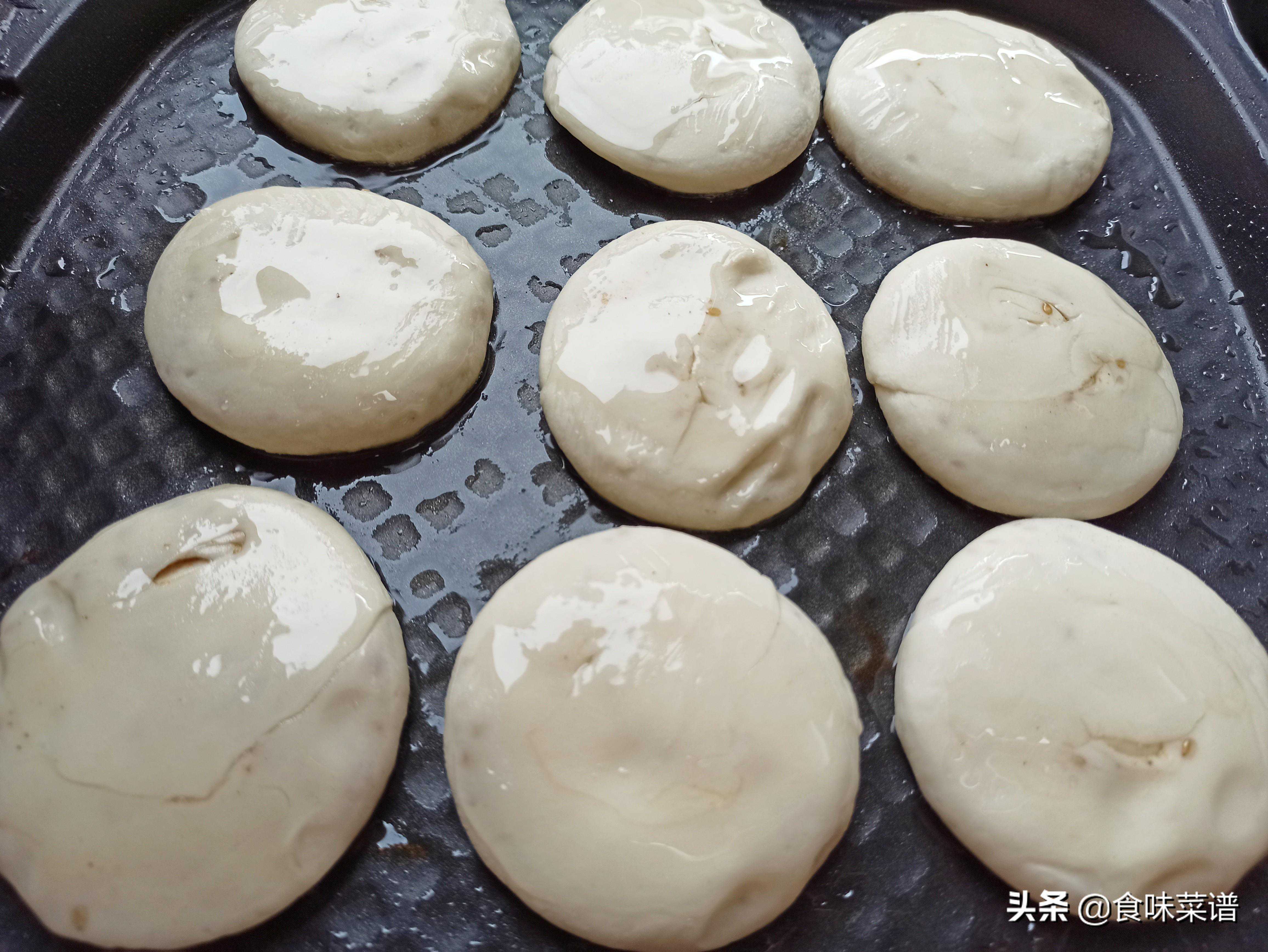 发面饼简单又好吃的做法，一卷一揉就搞定，外酥里软，比买的还香