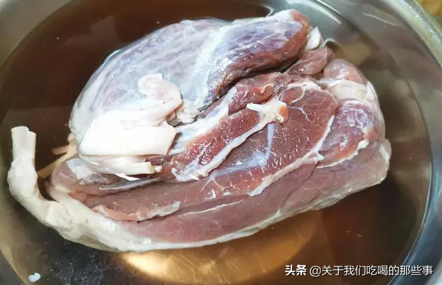 我家最拿手的卤牛肉，4样调料就搞定，酥烂筋道出肉多，越吃越香