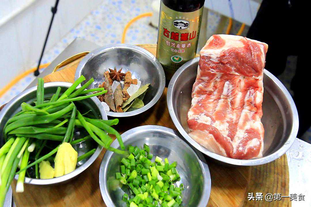 不管卤什么肉、只放八角是外行！多加2味料，卤肉软烂鲜香还入味