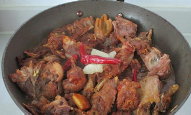 广州特色美食啤酒炖大鹅，做法简单粗暴，味道好吃到爆