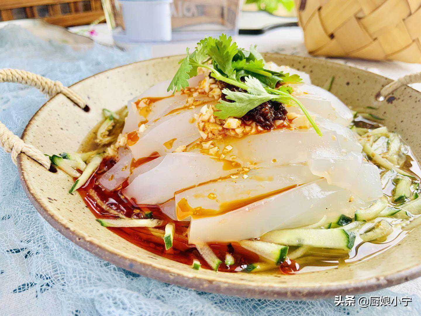 天热吃饭没食欲，试试它，筷子一搅就出锅，劲道爽滑，一吃一大盘