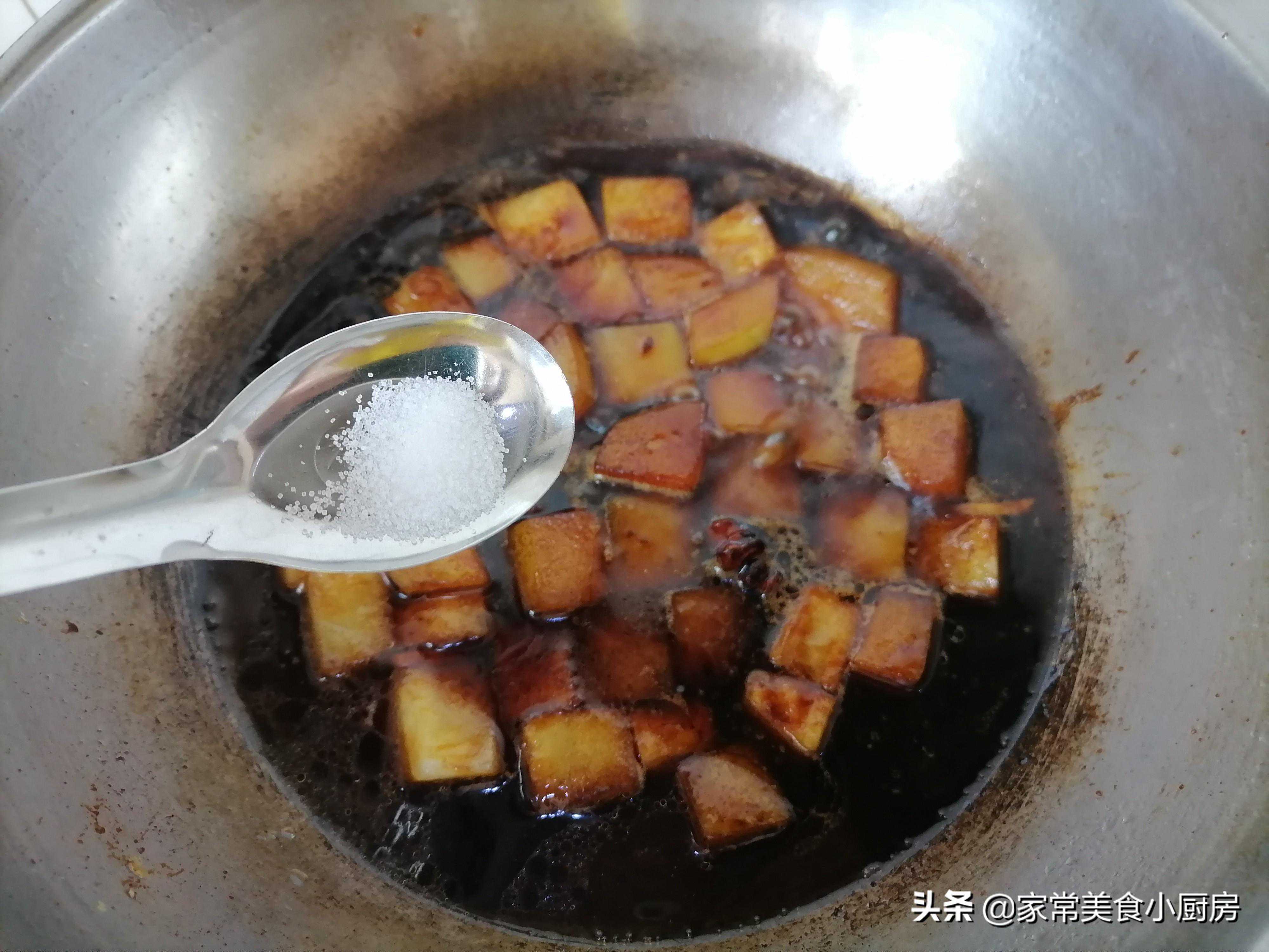 教你用冬瓜做一盘“红烧肉”，口感糯滑，香味浓郁似有肉香，下饭