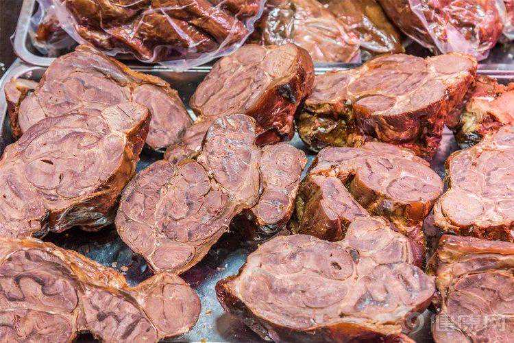 肉也可以造假？商家售卖“假肉”被查，扬言：“吃不死人就行”