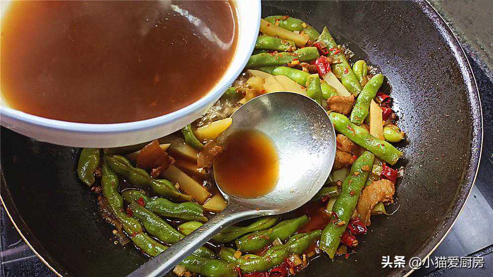 “土豆豆角焖面”这样做超好吃，做出来的面条不粘不坨，真香
