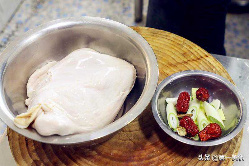 这道被乾隆赐名“凤凰投胎”的粤菜，凭什么征服全家三代人的胃？