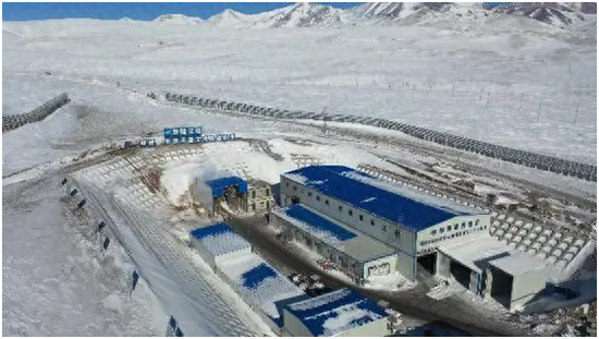 新疆和静：坚守极寒地 那巴公路施工忙