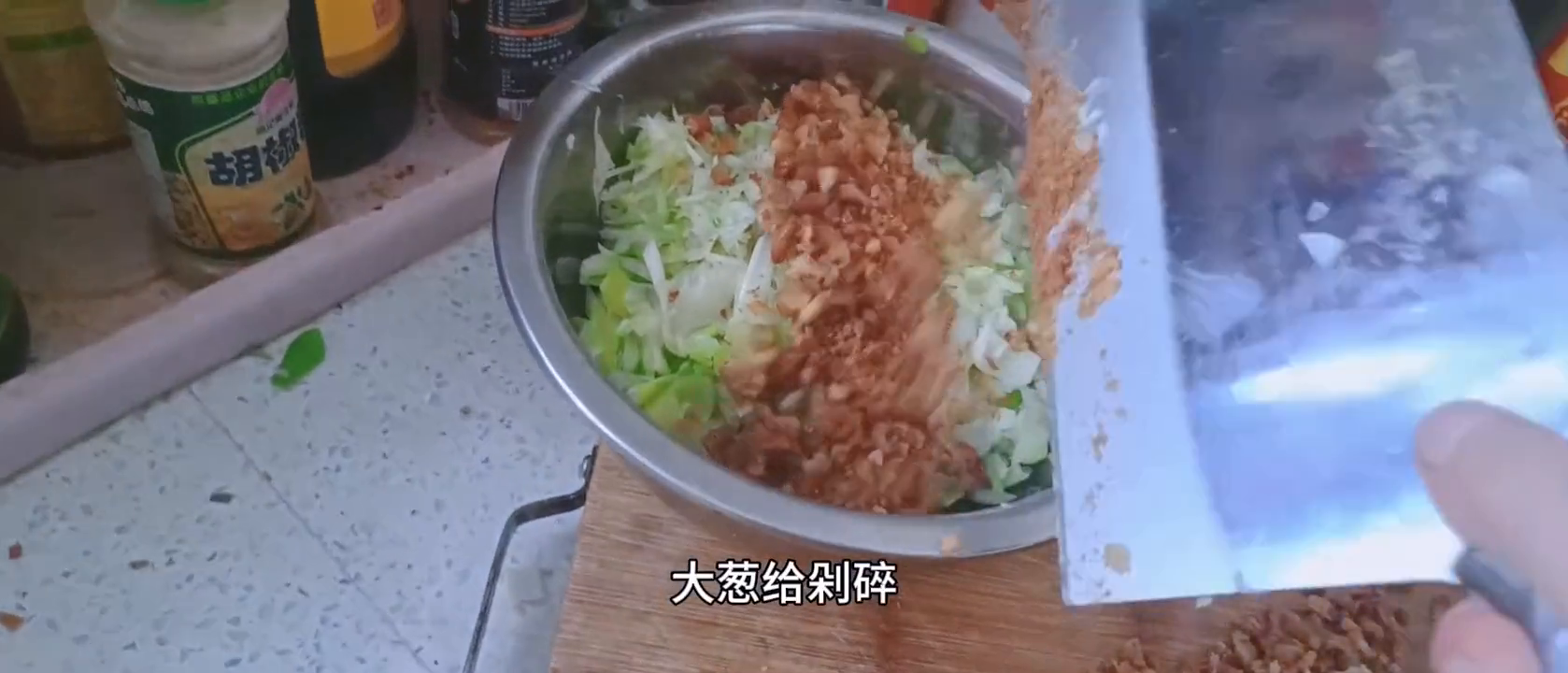 今儿做了加了油渣的葱花咸卷
